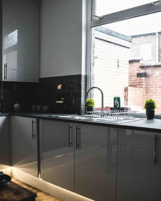 Comfortable Home In Bolton Farnworth Extérieur photo