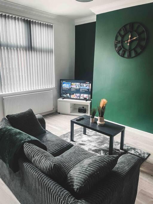 Comfortable Home In Bolton Farnworth Extérieur photo