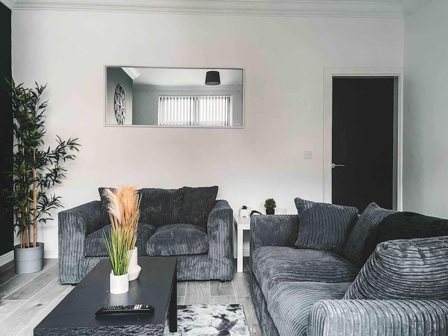 Comfortable Home In Bolton Farnworth Extérieur photo
