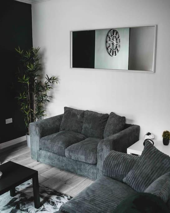Comfortable Home In Bolton Farnworth Extérieur photo