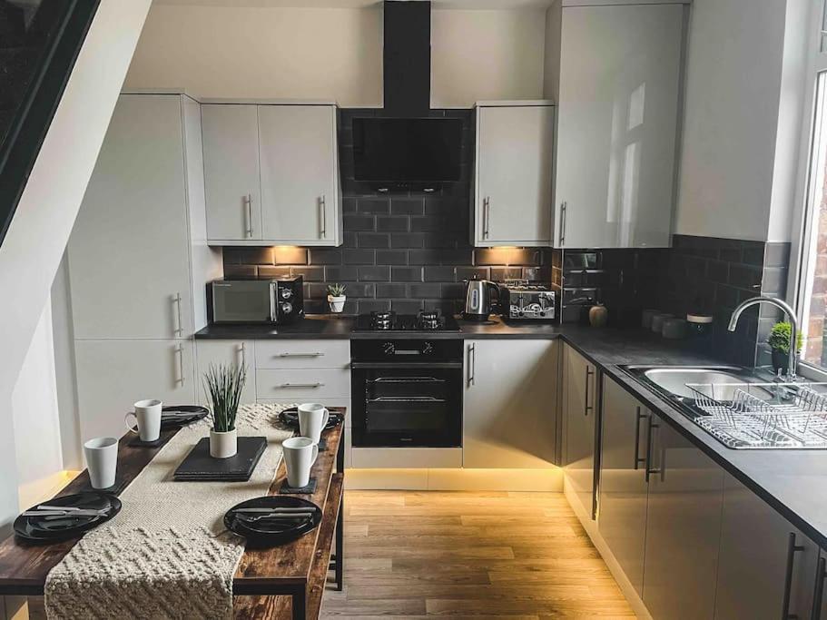 Comfortable Home In Bolton Farnworth Extérieur photo